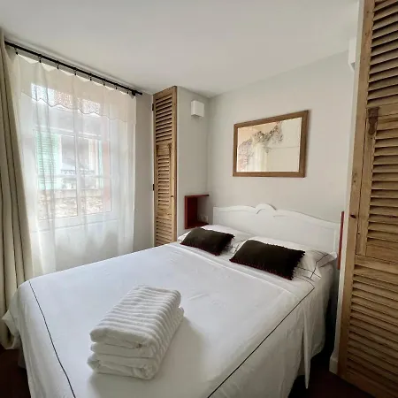 Bed and Breakfast Les Petits Volets 2 Αντίμπ