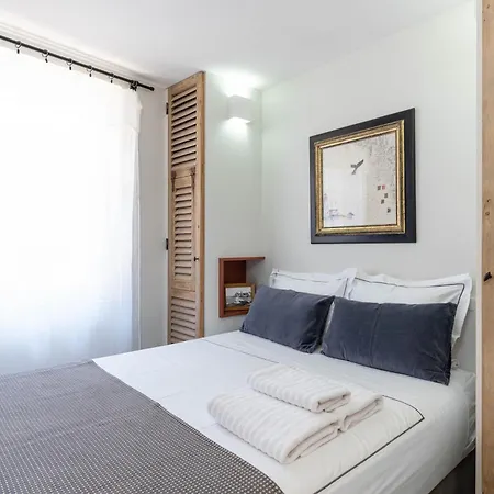 Les Petits Volets 2 A 100m De La Bed & Breakfast