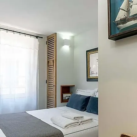 Les Petits Volets 2 A 100m De La Oda ve Kahvaltı